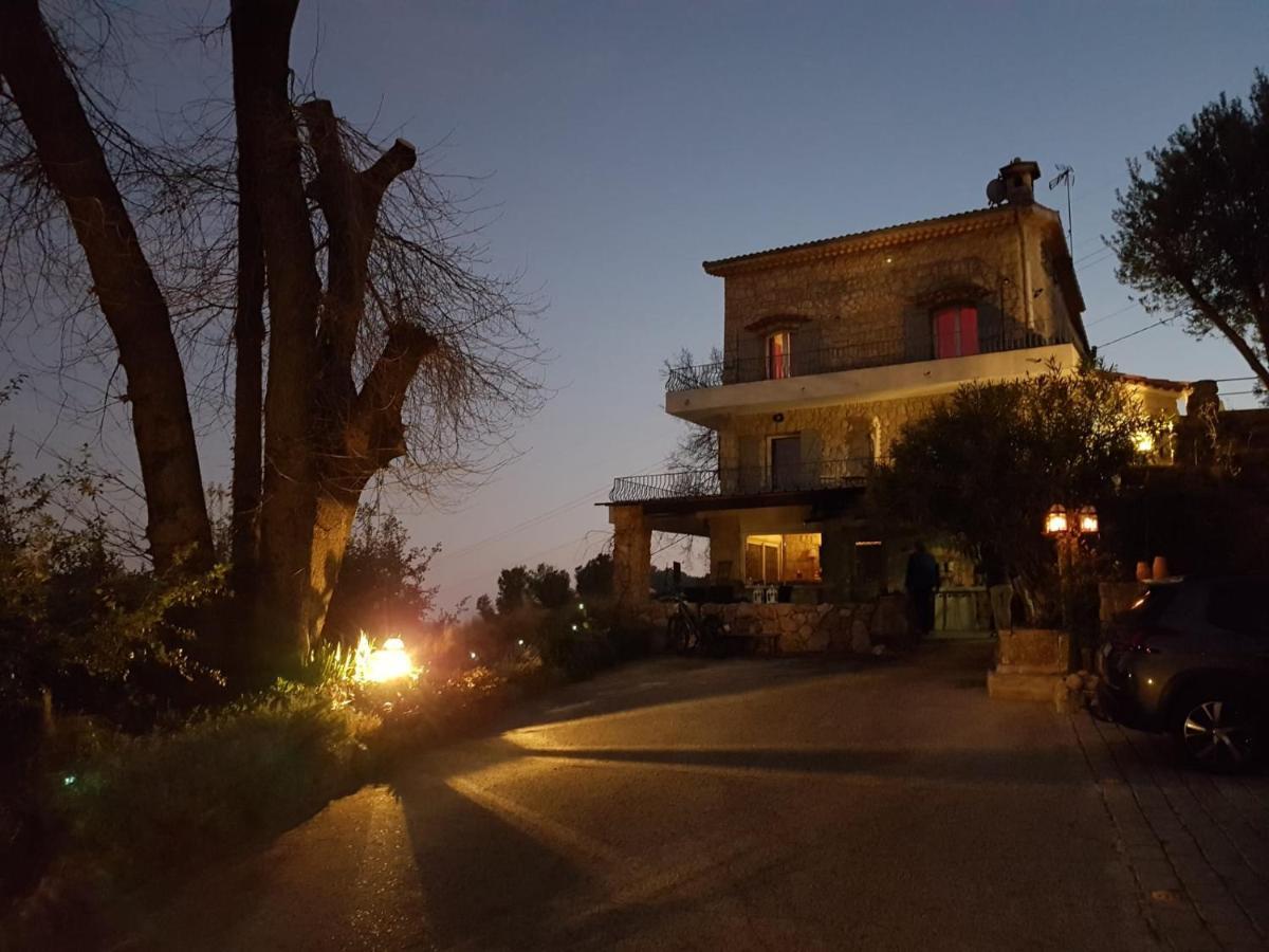 Au Pied Des Baous Bed & Breakfast Vence Eksteriør bilde