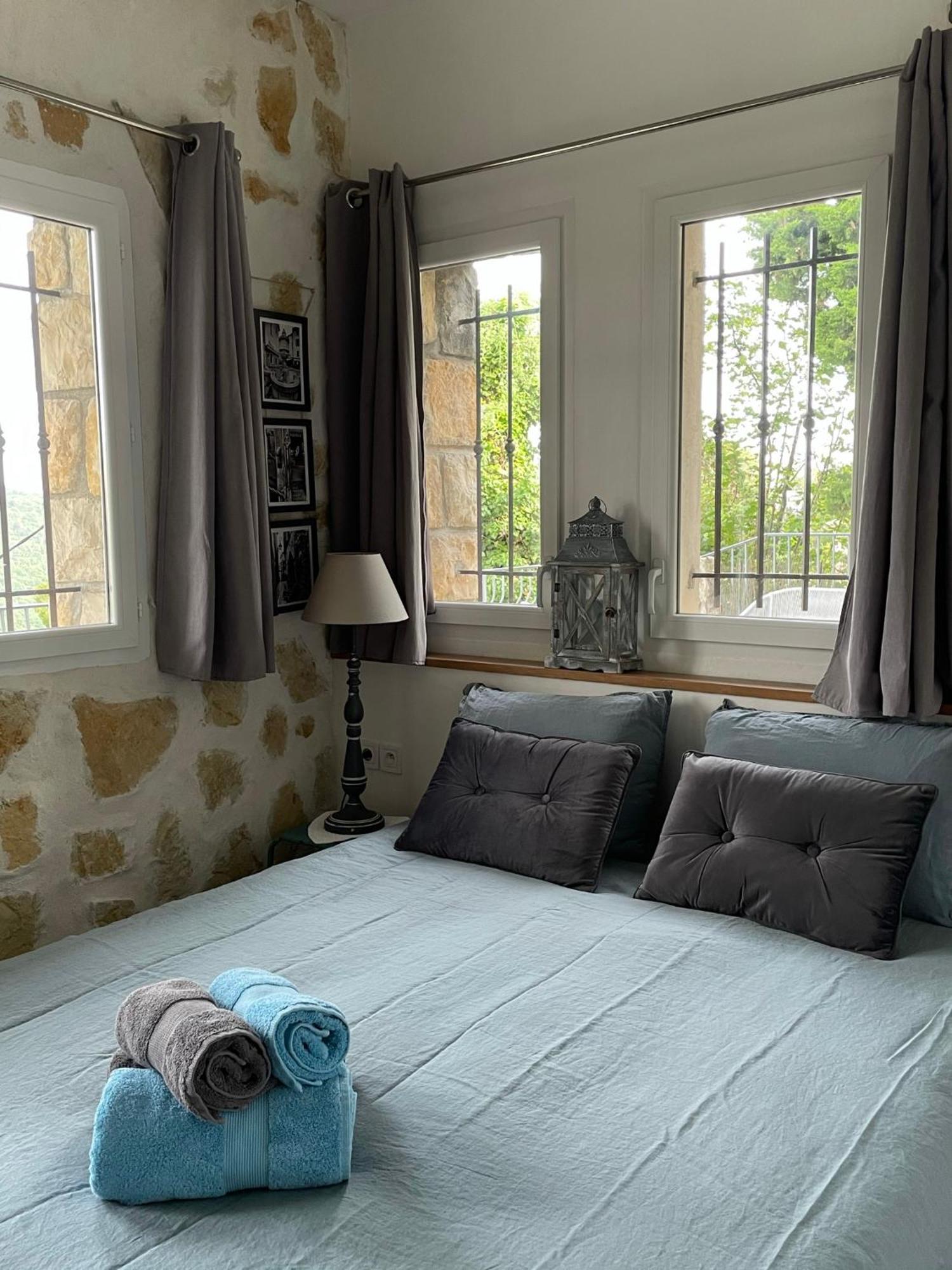 Au Pied Des Baous Bed & Breakfast Vence Eksteriør bilde