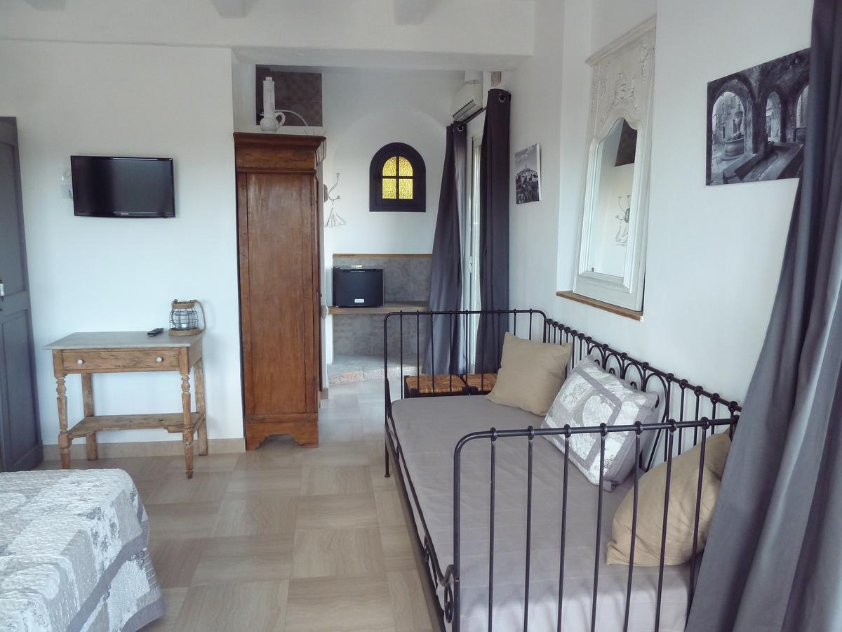Au Pied Des Baous Bed & Breakfast Vence Eksteriør bilde